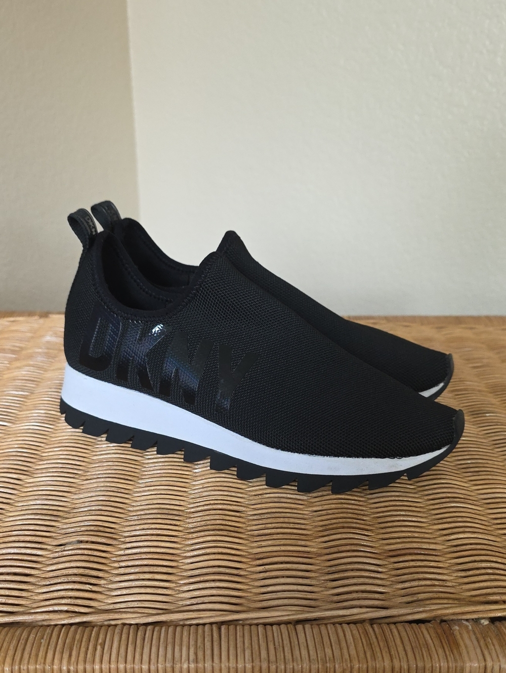 DKNY Womens Black Knit Slip-On Sneakers with White Midsole